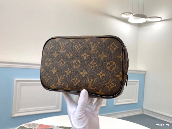 PM POUCH TOILETRY LOUIS VUITTON 0710